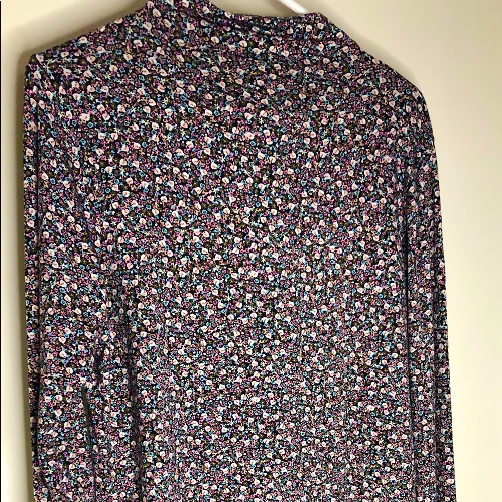H & M black floral mockneck l/s